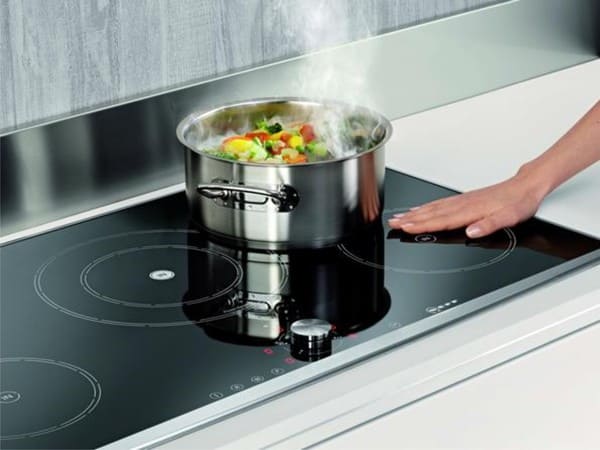 Chế độ cảnh báo nhiệt dư tiện lợi của bếp từ Bosch