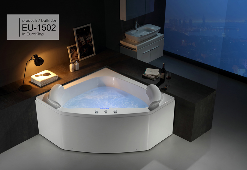 Bồn tắm góc massage Euroking EU-1502 màn hình cảm ứng hiện đại